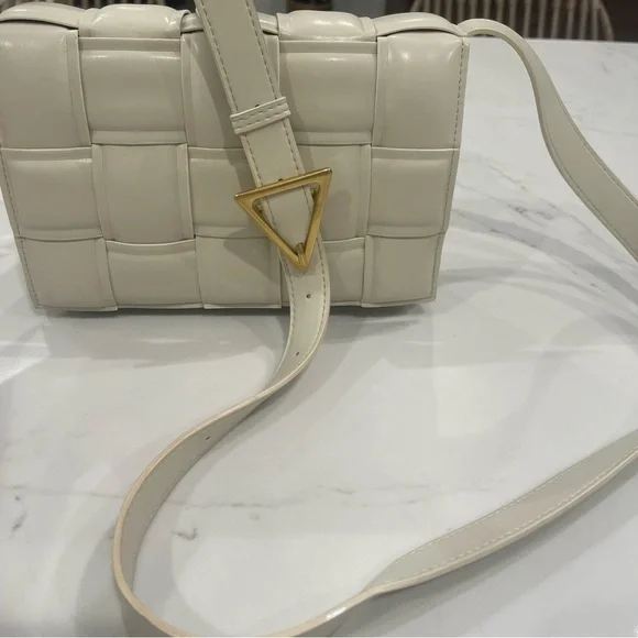 Amazon braided/woven cream crossbody purse - Picture 12 of 14